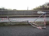 There are often accidents on the narrow bridge. 