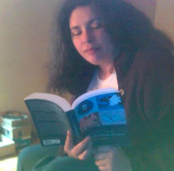 Luciana in Buenos Aires. Painter, thinker and call centre gladiator. 